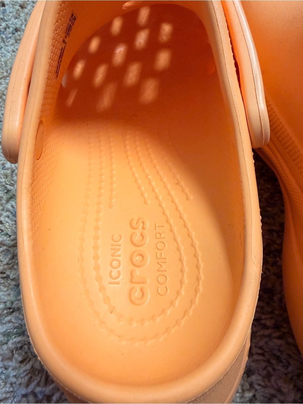 CROCS Classic-Style Clog in Vibrant Orange - Picture 4 of 6